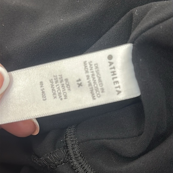 Athleta Salutation Jogger in Powervita black size 1X - Picture 12 of 12